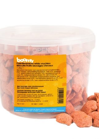 Suikervrije paardensnacks met de smaak van wilde vruchten verpakt in een hersluitbare 1,2kg emmer. Versterk de band met je paard via deze snacks!