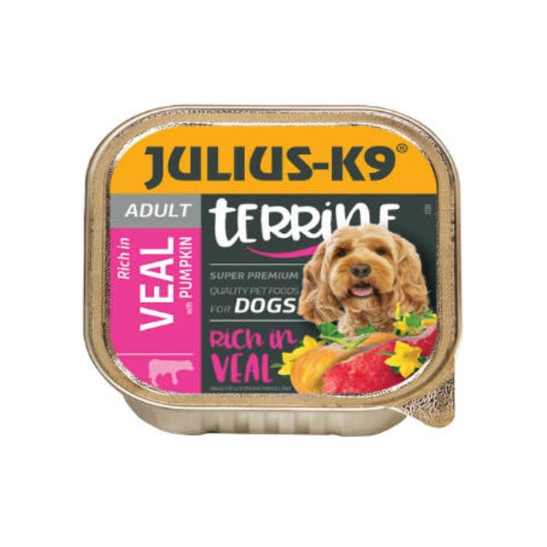 De paté kuipjes zorgen voor een smakelijke maaltijd, zowel als volwaardige voeding of als extra over de hondenbrokken. Verpakt in kuipjes van 150g.