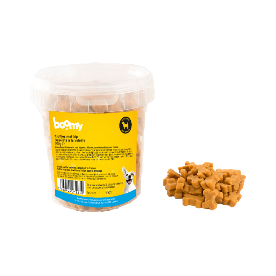 Deze zachte kluifjes met kip zijn geschikt voor honden van alle rassen en leeftijden. Verpakt in een handig hersluitbaar emmertje van 500g.