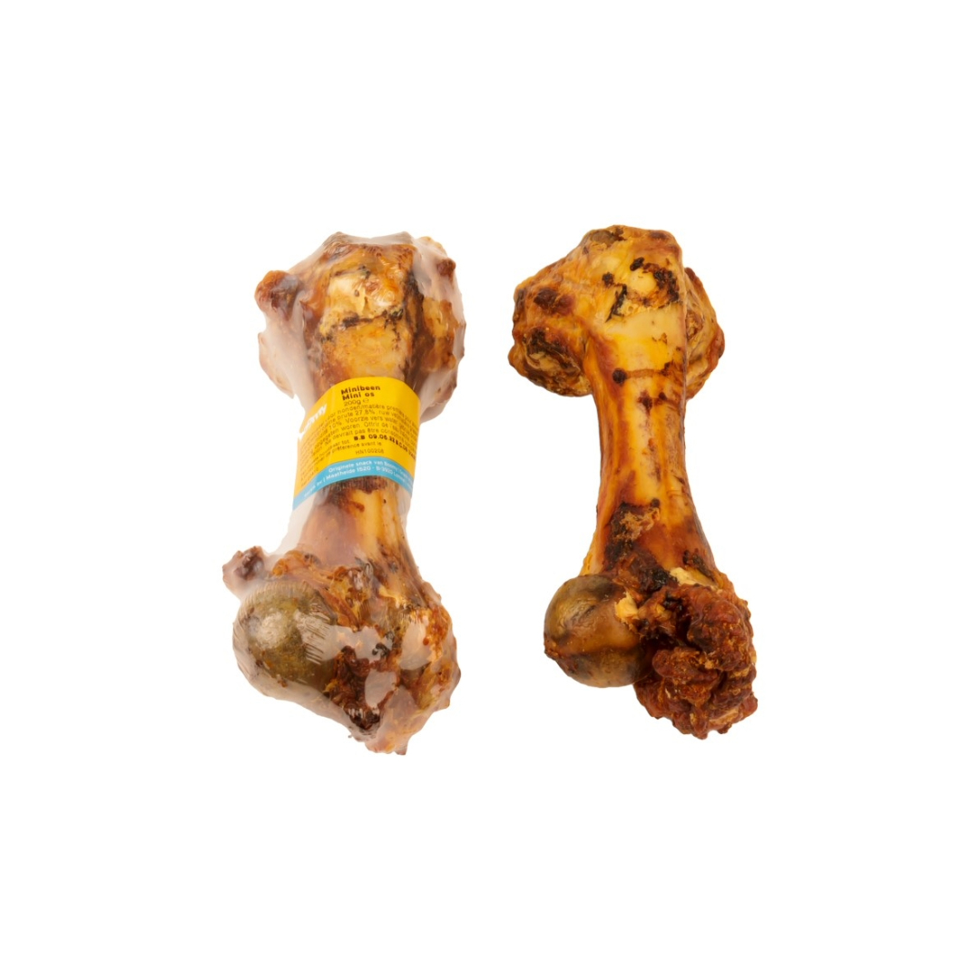 Dit varkensbot van ong. 20cm is de ideale langdurige kauwsnack voor kleine tot middelgrote honden die houden van een uitdaging.
