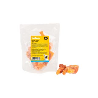 Deze sweet potato reepjes omhult met kip zijn een heerlijke traktatie voor jouw hond! Verkrijgbaar in 100g of 500g met hersluitbare verpakking.