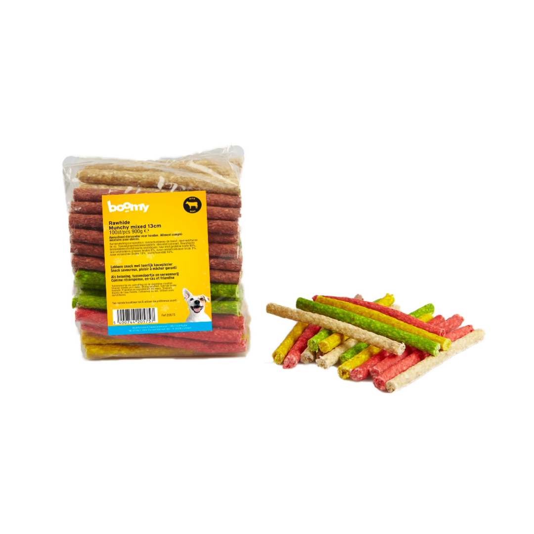 Heerlijke Munchy sticks van 13cm gemaakt van runderhuid. Verpakt in handige voordeelverpakking van 100st, perfect voor een regelmatige beloning.