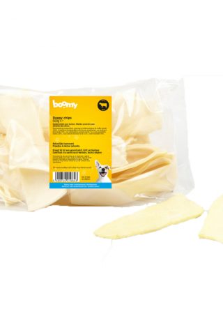 De buffelhuid bestaat uit gedroogde buffelhuid platen van ongeveer 5 x 15cm. Een 100% natuurlijke en stevige kauwsnack voor grote hondenrassen.